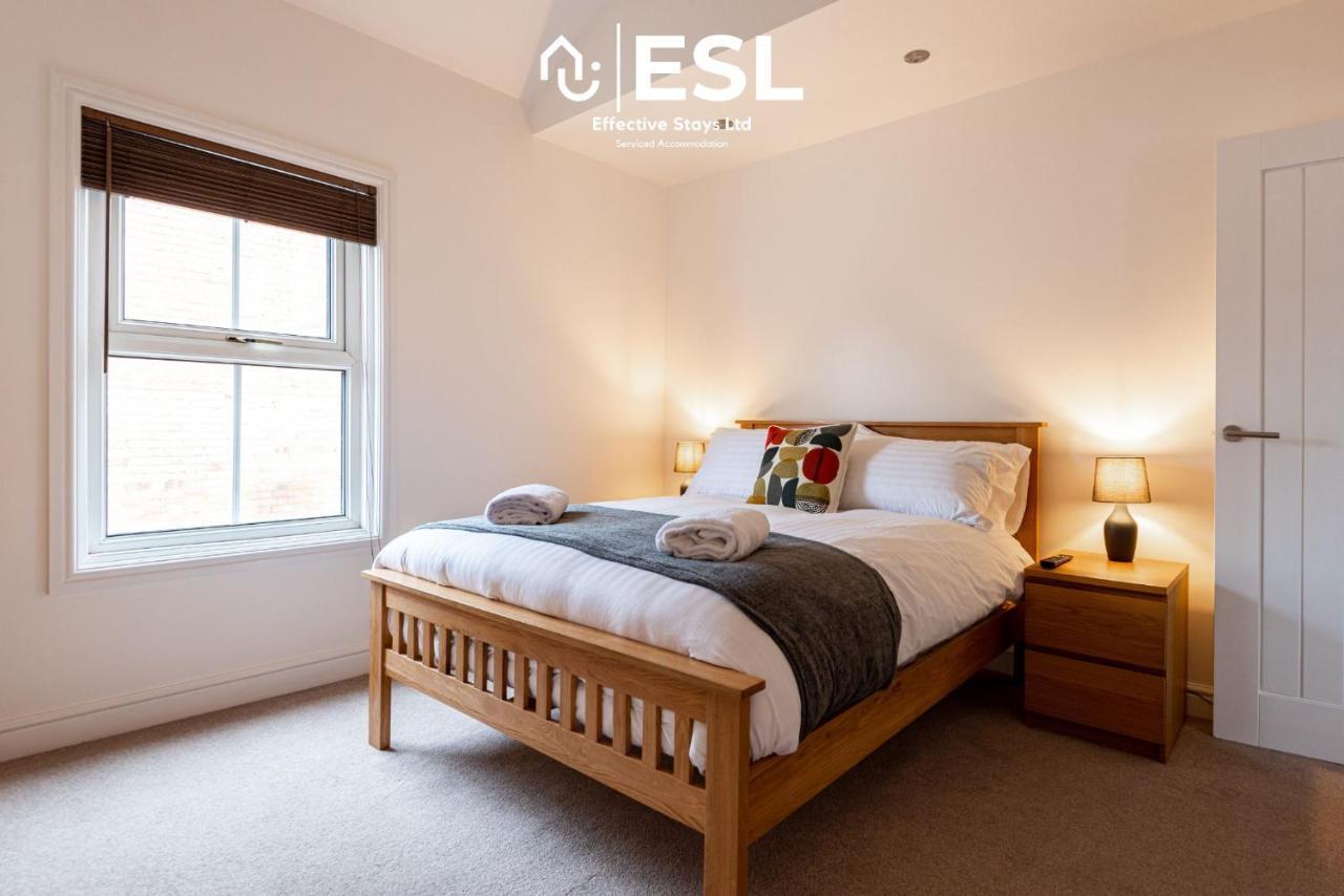 2 Bedroom Terrace Cottage, Parking, 5 Minutes Drive To Royal Shrewsbury Hospital Exterior foto