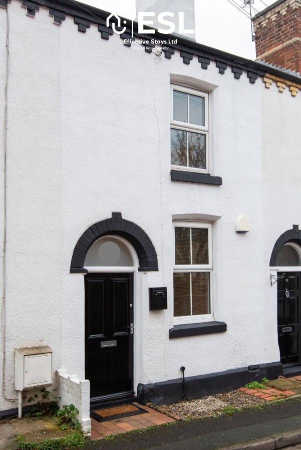2 Bedroom Terrace Cottage, Parking, 5 Minutes Drive To Royal Shrewsbury Hospital Exterior foto